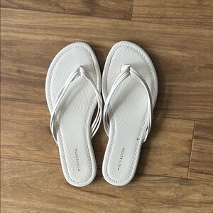 14th & Union White Flip Flops